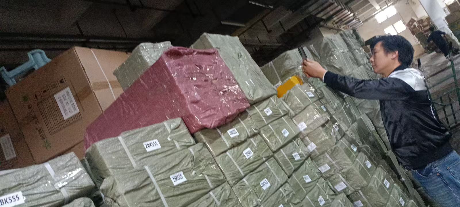 Goods from Yiwu Oou Import and Export Co., Ltd.’s Afghan Client in Central Asia Successfully Arrive at Yiwu Port