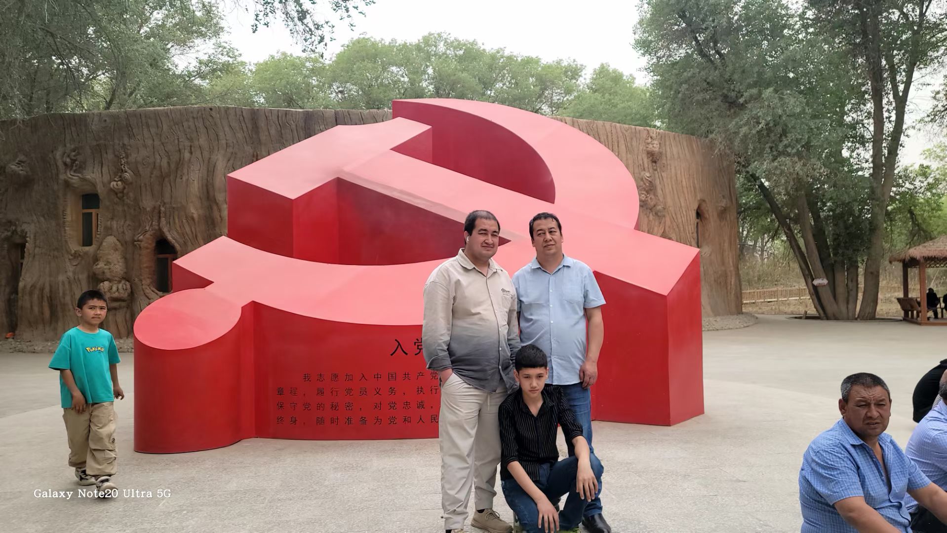 龙湖踏春记：一场镌刻亲情的沙漠水乡之旅 longhu spring journey: a trip to a desert water town engraved with family affection