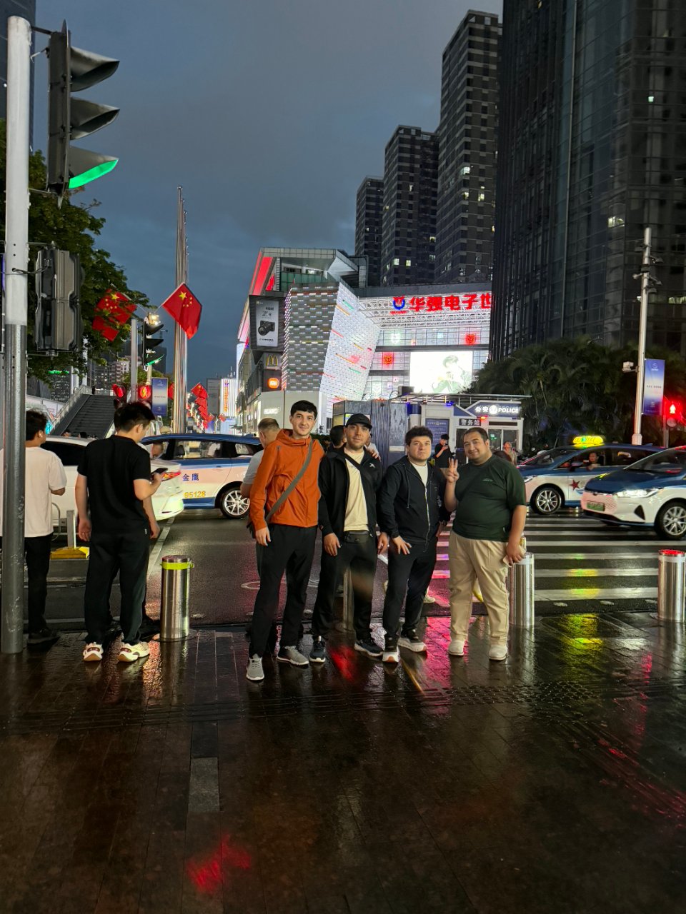 A Day of Discovery: Exploring Shenzhen’s Huaqiangbei with Tajikistani Partners