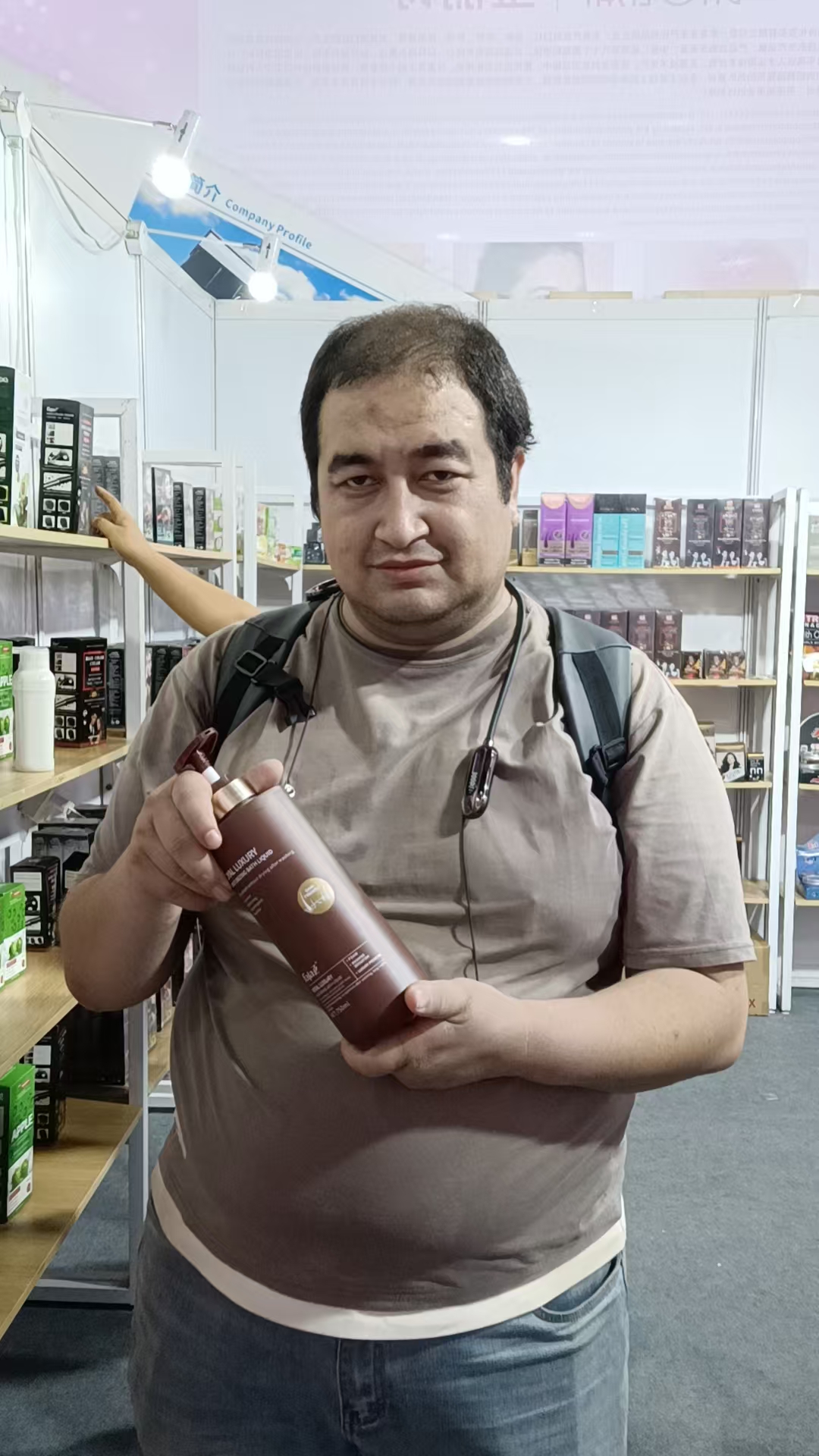Deeply cultivating the Yiwu market, seizing beauty business opportunities — Mr Aosiman Tuohesun’s new foreign trade journey