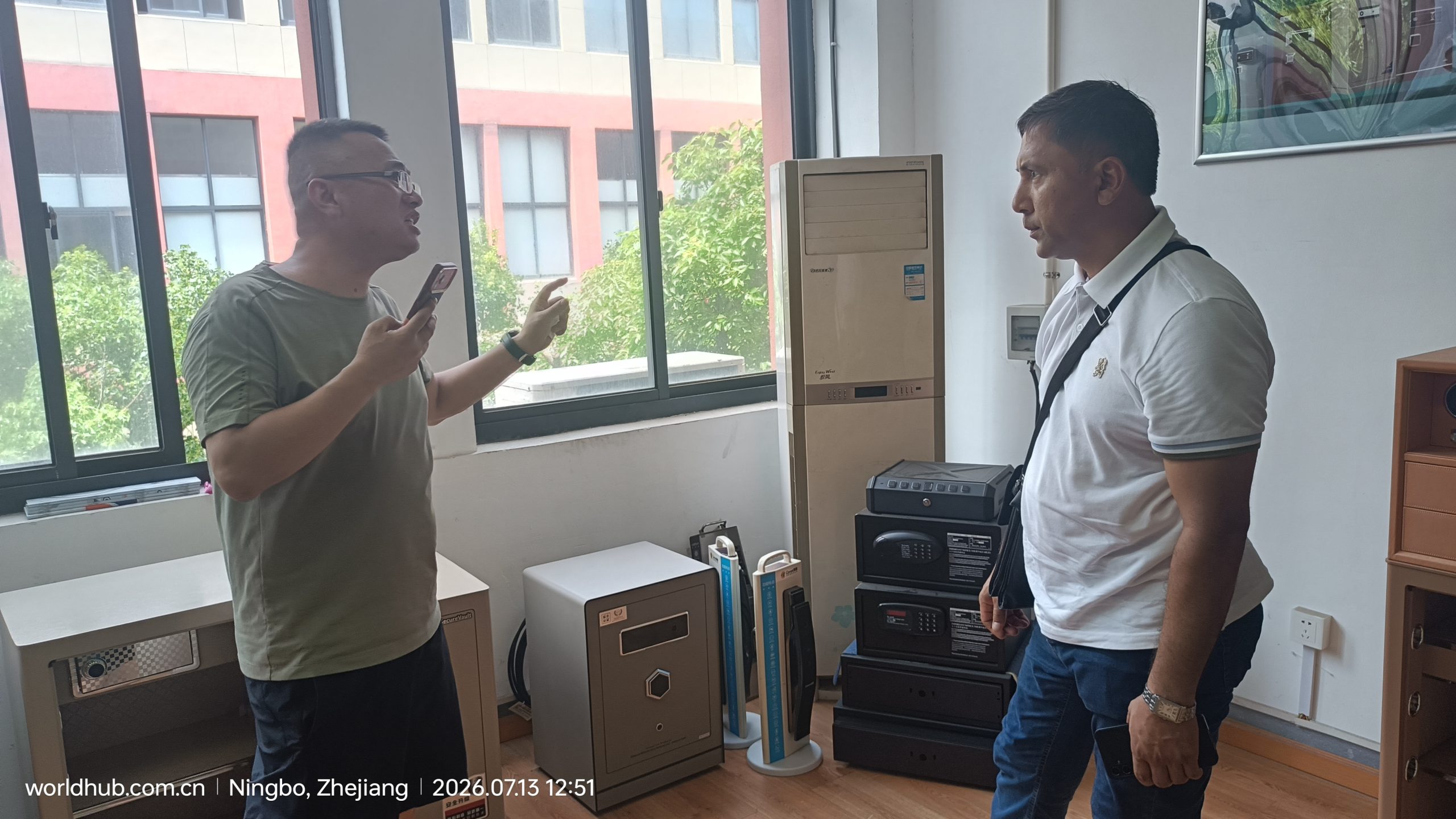 Central Asian Merchants’ Procurement Journey for Hardware and Security Products in Yiwu and Ningbo
